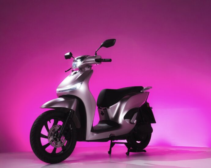 Indomobil Emotor Adora Raih Penghargaan Motor Terbaik 2025